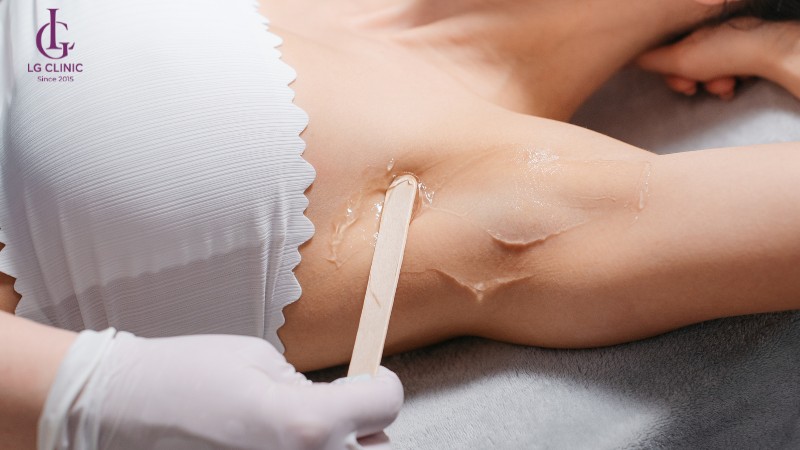 Hướng dẫn cách bôi mỡ trăn triệt lông nách tại nhà