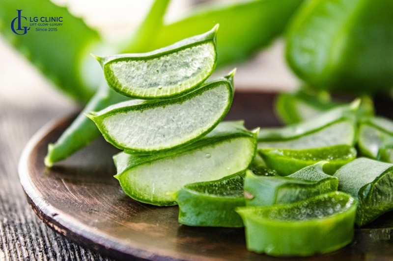 trị mụn ẩn bằng nha đam