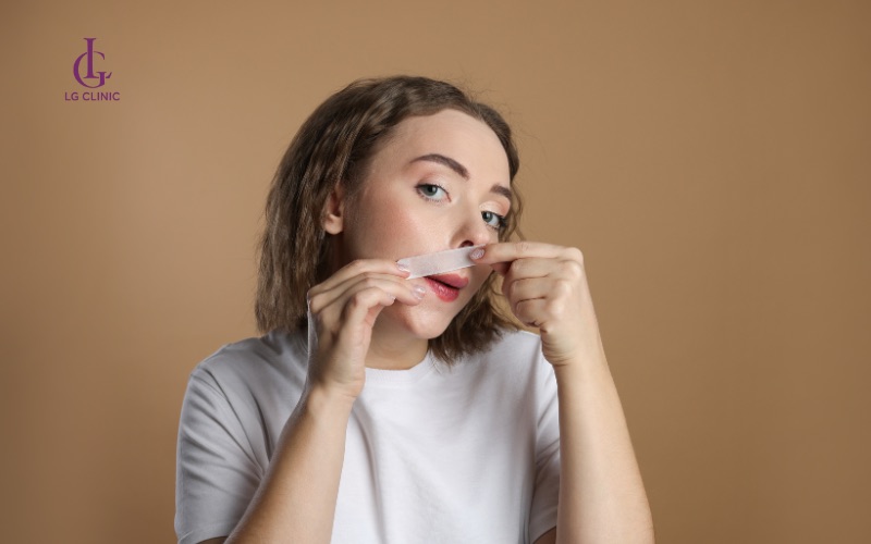 Tại sao ria mép bị đỏ sau waxing?