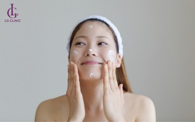 Học sinh tuổi dậy thì nên sử dụng kem chống nắng để làm trắng da