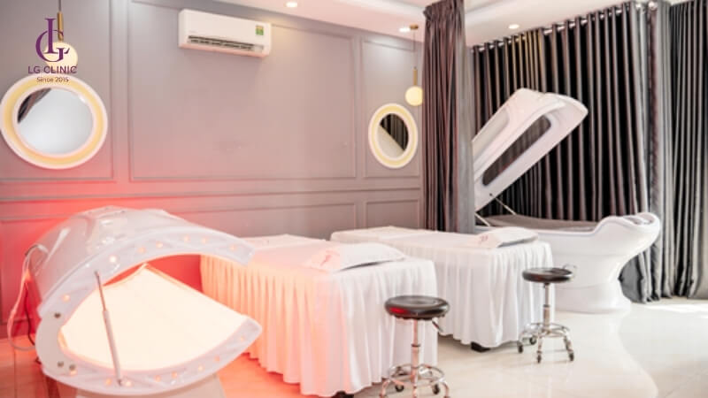 Không gian phòng tắm trắng tại Little Garden Spa chi nhánh Bình Thạnh