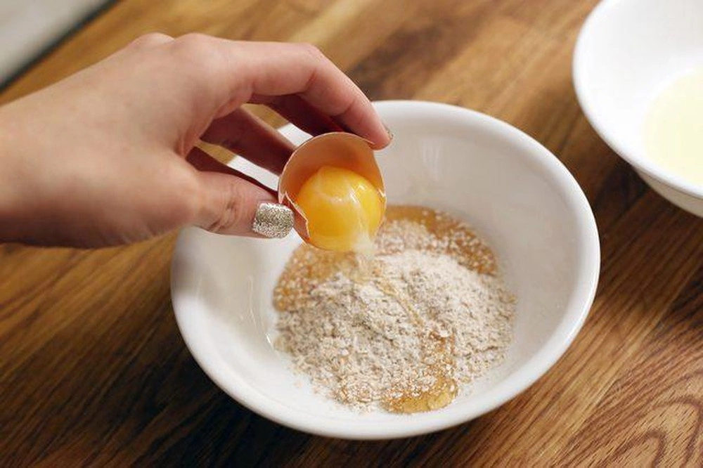 Trứng gà và bột yến mạch