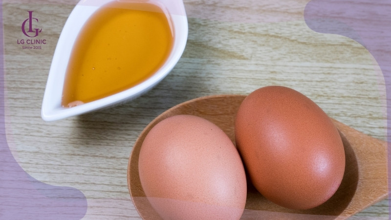 cách làm mặt nạ trắng da tại nhà bằng trứng gà và mật ong