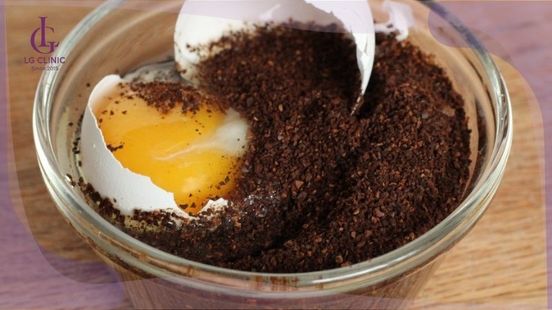 tắm trắng bằng bã cà phê và trứng gà