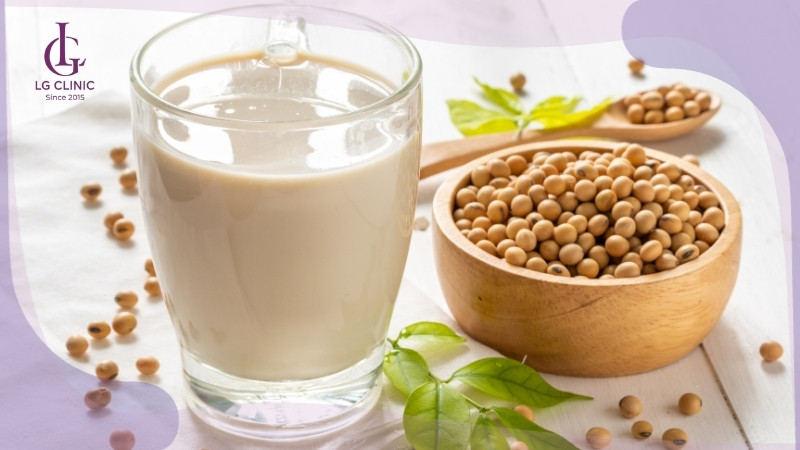 uống sữa đậu nành làm trắng da