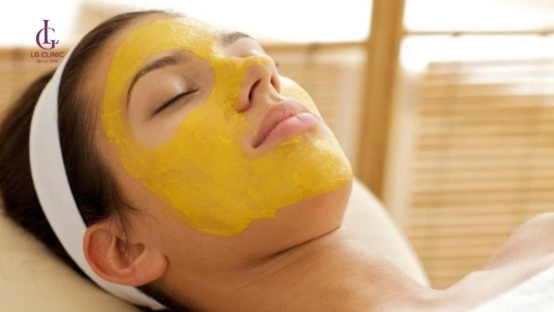 Mặt nạ trắng da tự nhiên bắng tinh bột nghệ và sữa chua