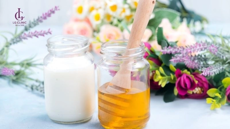 Mật ong và sữa tươi