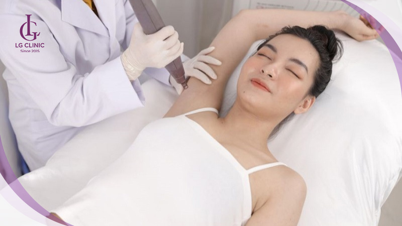 trị thâm nách bằng oxy già