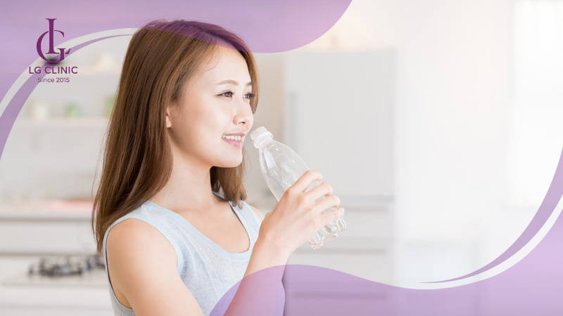 Khi thiếu nước da mặt sạm màu, khô khan