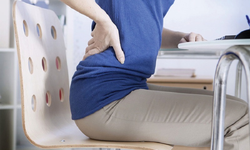 ngồi quá lâu bị thâm khe mông