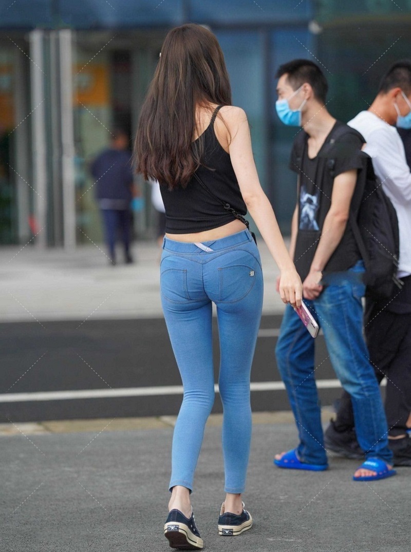 Mặc quần ôm sát