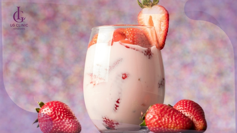 cách làm da trắng bằng sữa chua và dâu tây