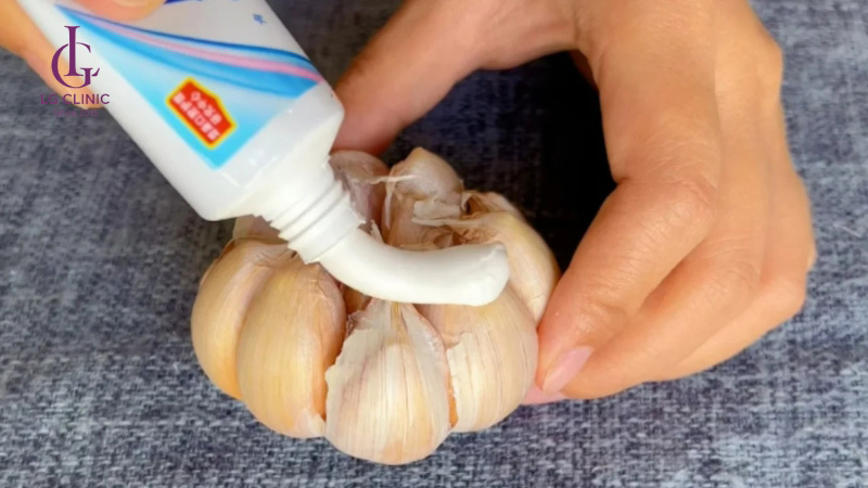 Kem đánh răng và tỏi