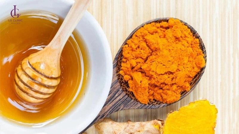 bột nghệ tươi và mật ong
