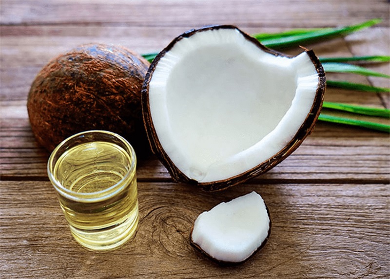 trị thâm vùng kín bằng dầu dừa