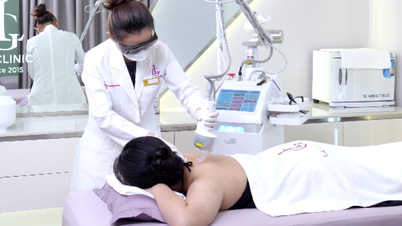 cách trị thâm mụn lưng