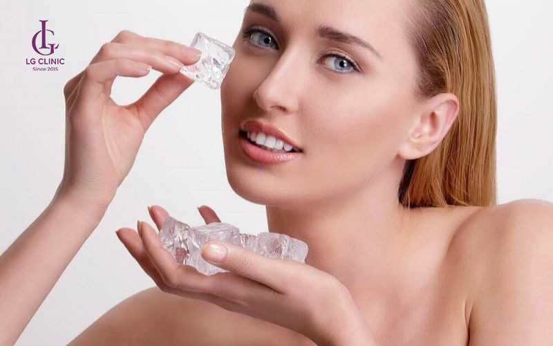 Dùng đá lạnh trị thâm mắt
