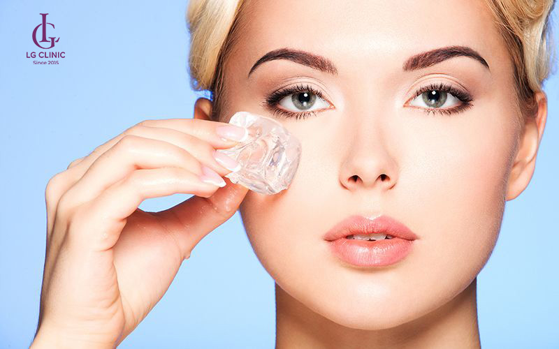 Chườm đá lạnh giảm thâm quầng mắt