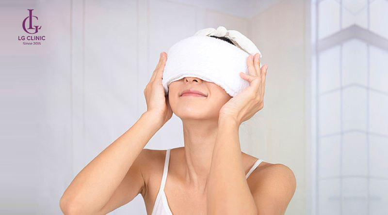 Chườm lạnh giảm thâm mắt