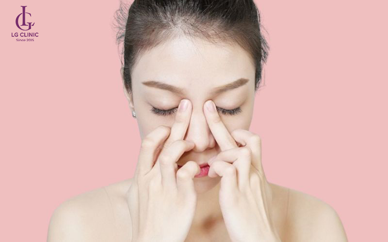 Massage vùng mắt