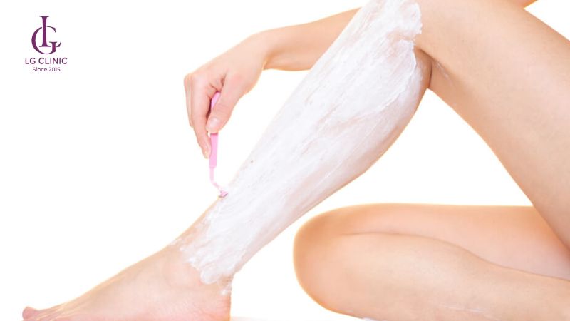 sử dụng bọt khi cạo lông chân