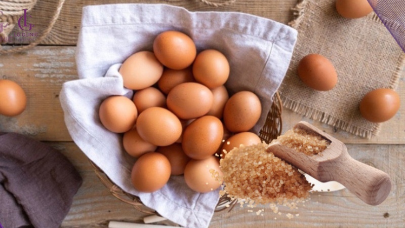 Mẹo triệt lông dân gian bằng trứng gà và đường giúp loại bỏ lông tơ nhẹ nhàng.