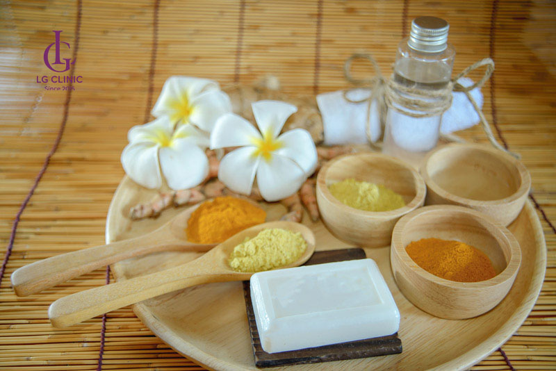Bột nghệ và dầu dừa