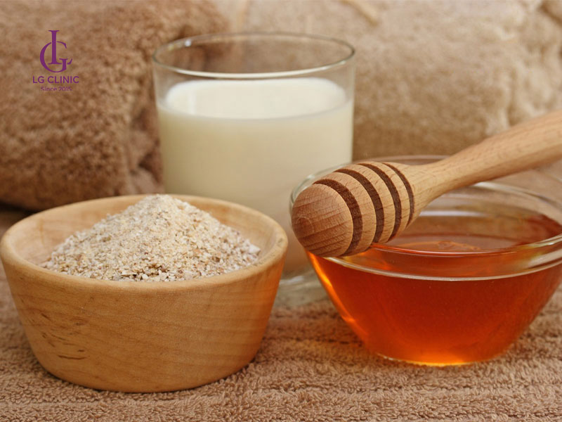 Bột cám gạo và mật ong