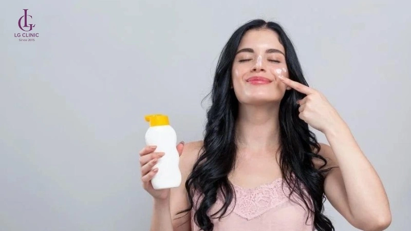 tránh tiếp xúc trực tiếp ánh nắng