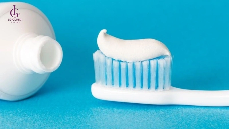 Dùng kem đánh răng để triệt lông chân tại nhà