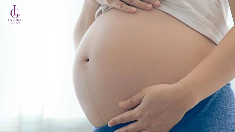 Bà bầu bị viêm nang lông vùng kín do nội tiết tố