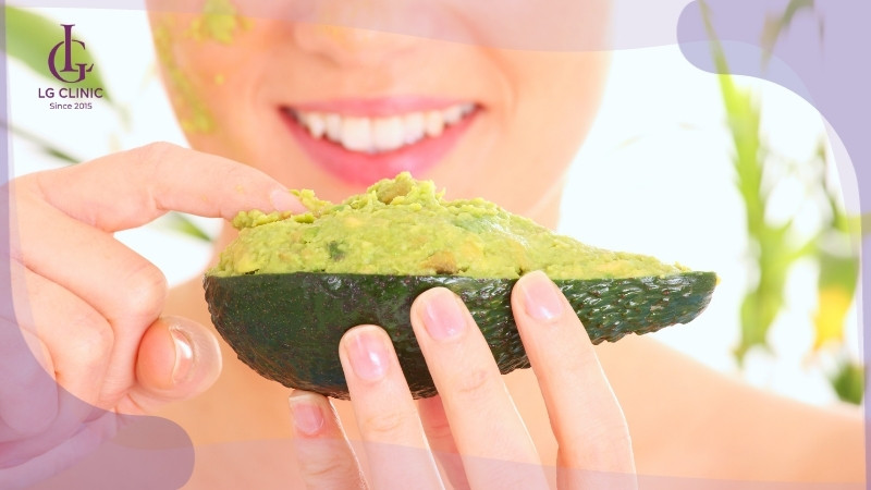 cách đắp mặt nạ bơ làm trắng da
