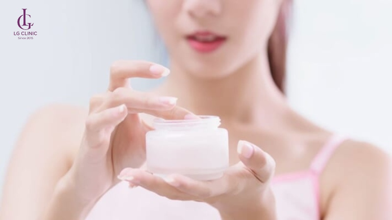 Cách làm da mặt trắng hồng bằng kem dưỡng
