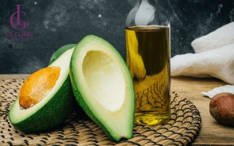 Mặt nạ bơ trắng da với dầu oliu cho da khô