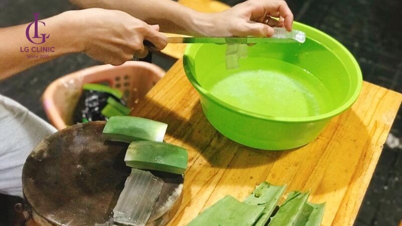 Sơ chế nha đam dùng để đắp mặt làm trắng da