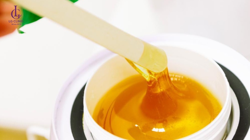 Sử dụng sáp nóng wax lông vùng kín nam