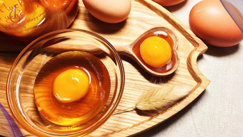cách triệt lông nách bằng trứng gà và mật ong