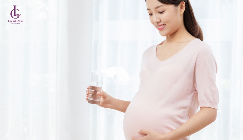 không nên triệt lông 3 tháng đầu và 3 tháng cuối thai kỳ
