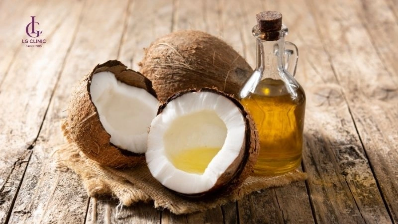 bôi dầu dừa sau khi cạo lông vùng kín