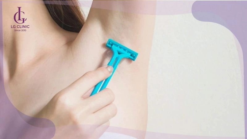 khi mà bị hôi nách có nên cạo lông nách không