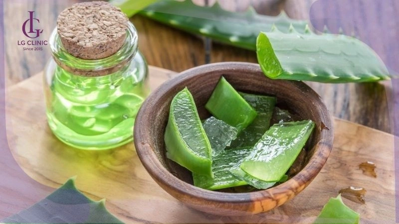 sử dụng gel lô hội làm mềm da sau khi cạo lông nách