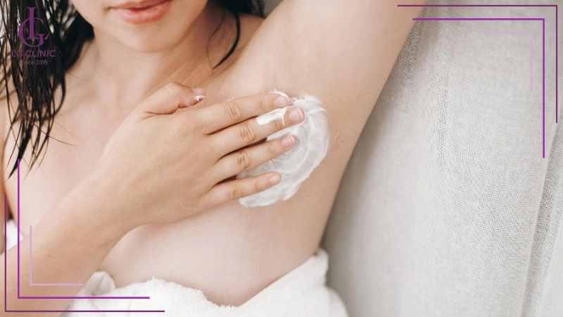 khi bị hôi nách có nên cạo lông nách không