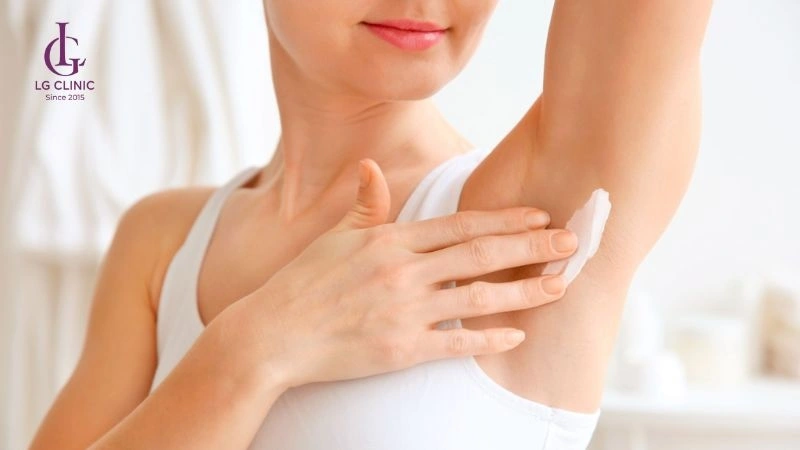 tẩy tế bào chết kết hợp gel dưỡng trắng giảm sần sùi da nách