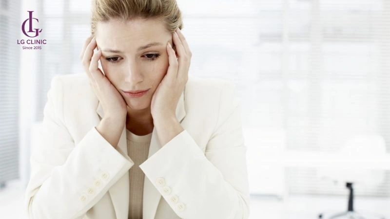 thay đổi nội tiết tố gây hôi nách