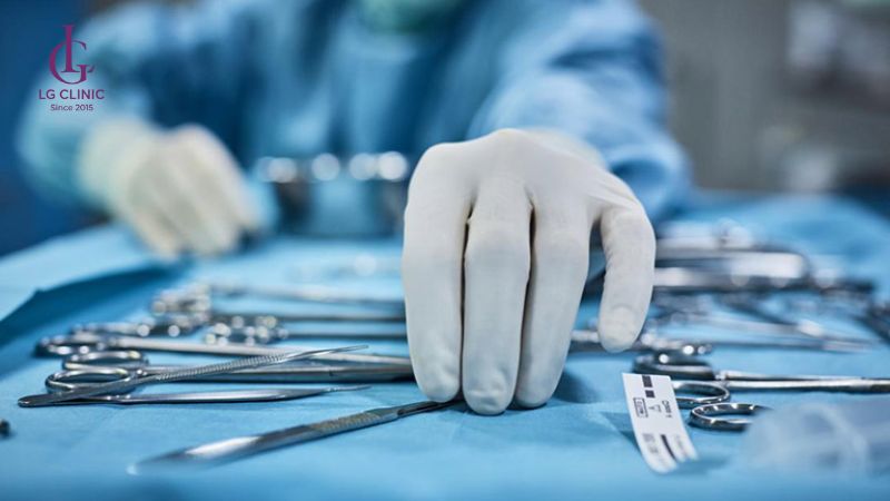 tiểu phẩu để trị viêm nang lông vùng kín nam giới