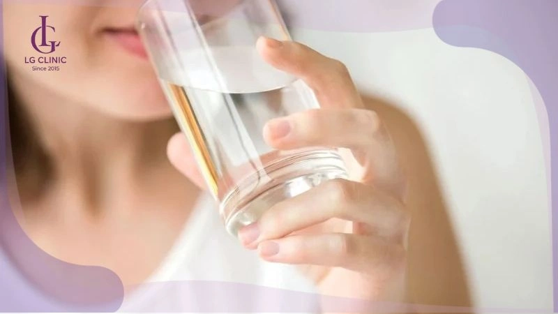 uống đủ nước để cung cấp đầy đủ dưỡng chất cơ thể