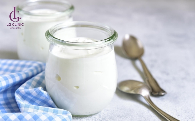 trị thâm mụn bằng mặt nạ sữa chua