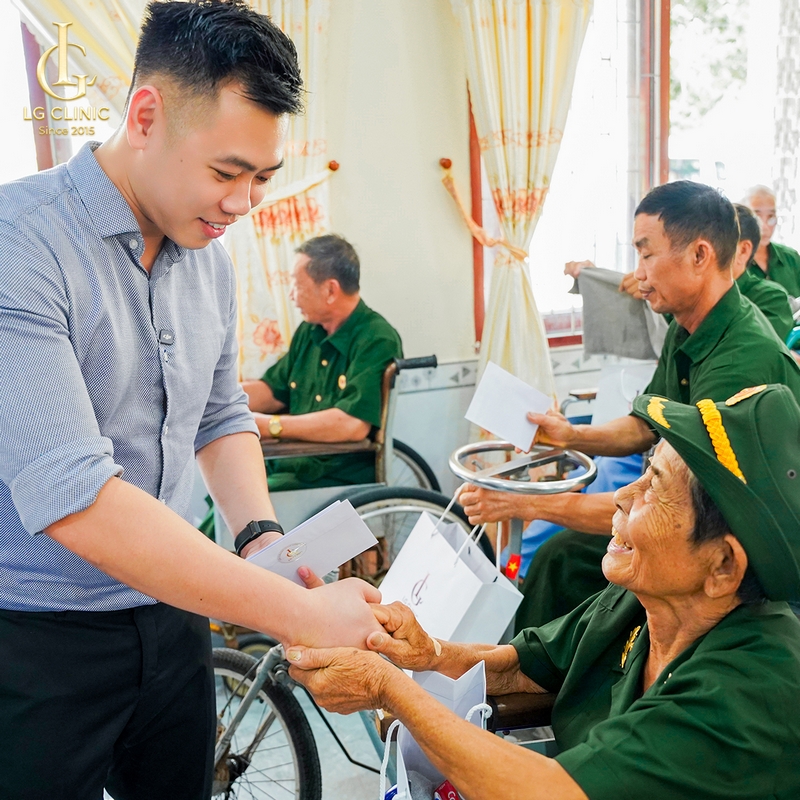 LG Clinic trao 200 triệu đồng tri ân những thương bệnh binh nhân Ngày Thương binh – Liệt sĩ 27/7