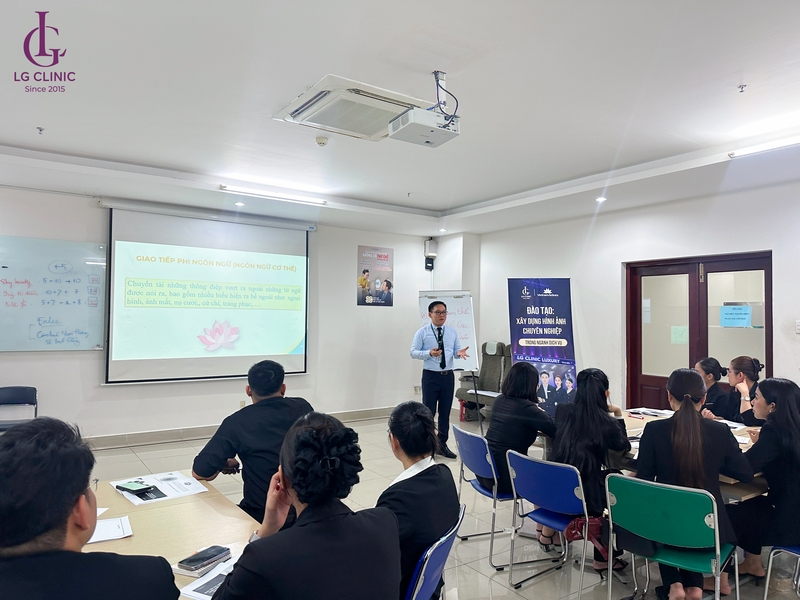 LG Clinic phối hợp cùng Vietnam Airlines đào tạo nhân sự