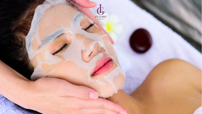 đắp mặt nạ giấy